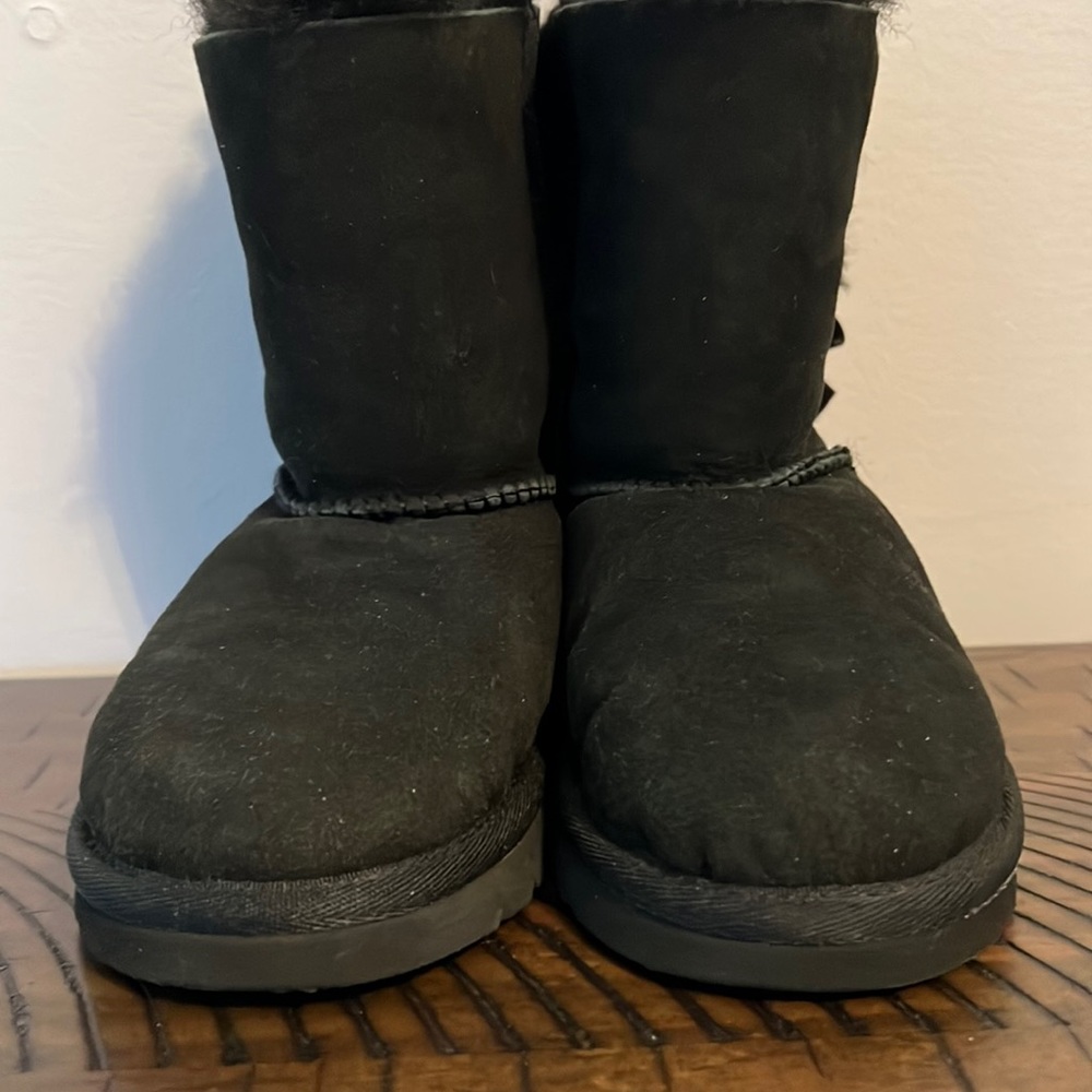 UGG youth Bailey T bow boots sz 11 youth